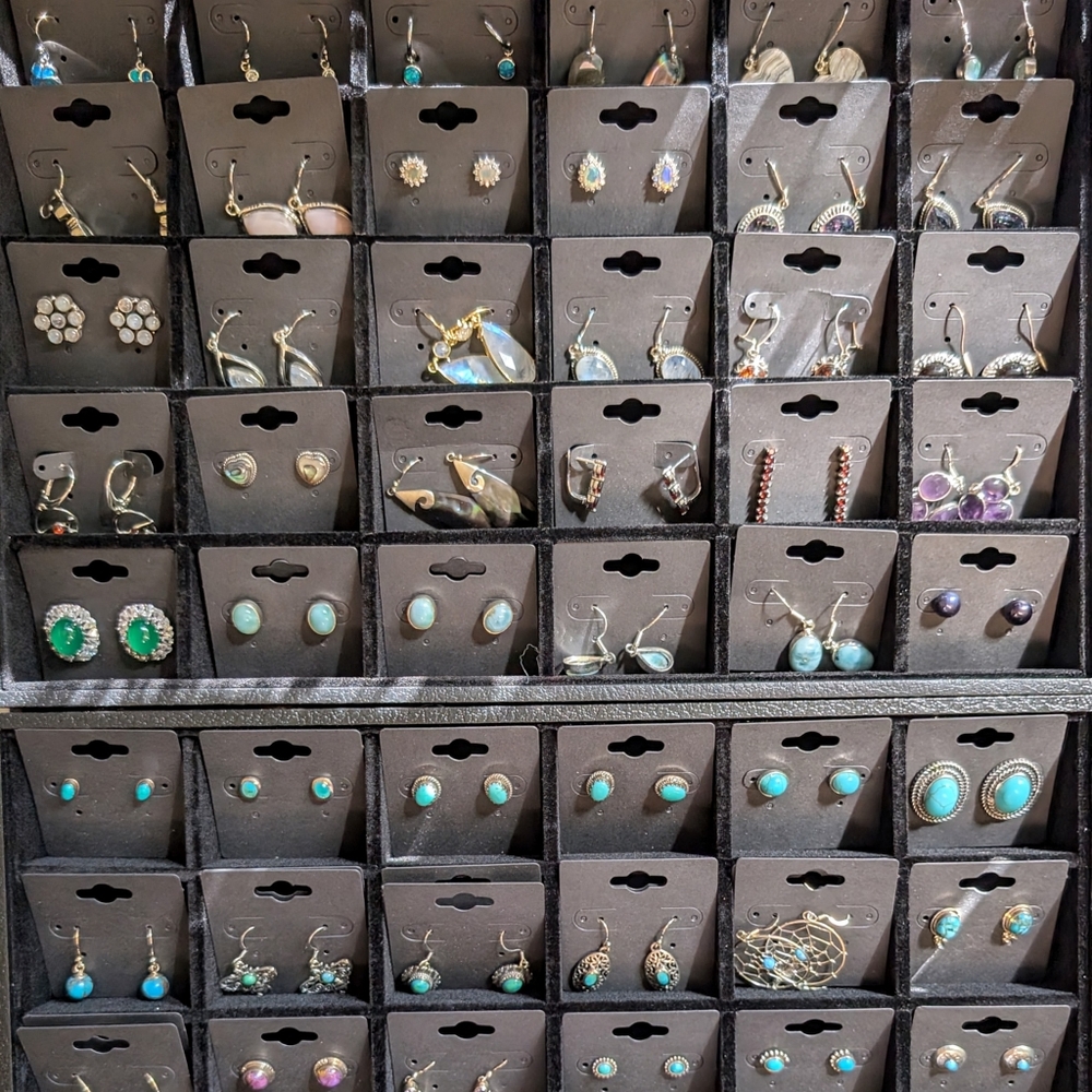 Earrings LIVE LISTING - Picture 3 of 10